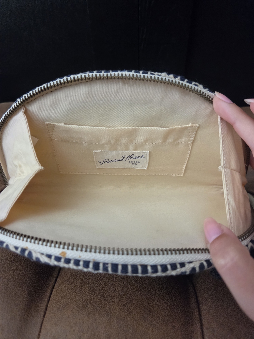 Universal Thread Navy and Cream Half-Moon Shaped Clutch - Picture 5 of 7